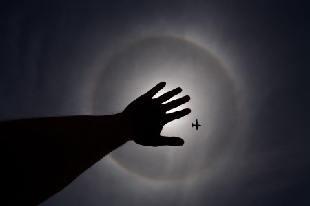 hand-airplane-halo-2007